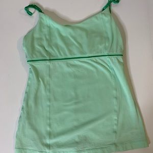 Lululemon top